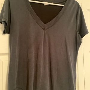 White crow black  short sleeve v neck